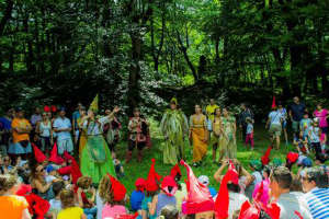 Bambini alla Festa degli gnomi a Roccaraso