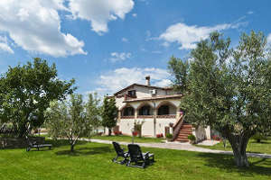 Il grande giardino dell'Agriturismo I Girasoli