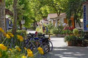 viali al Villaggio Residence Numana Blu