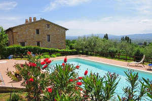 Agriturismo Villa Rosy, ad Assisi casale con appartamenti family in grande uliveto. Offerte e sconti con Around Family